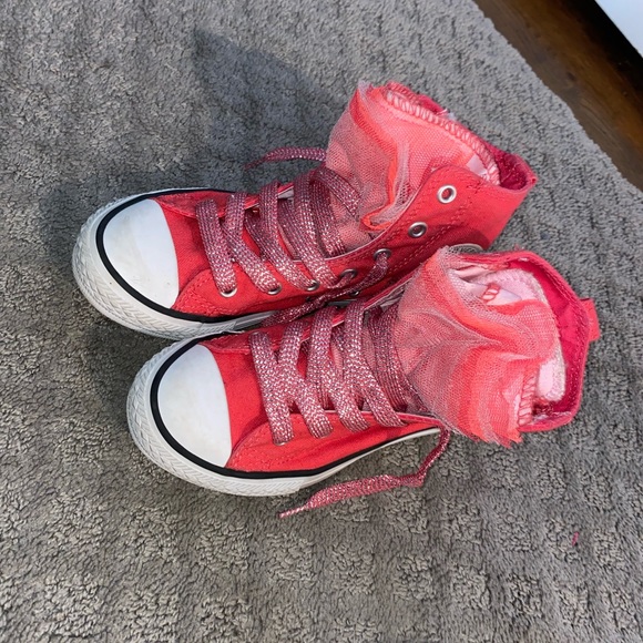 High top converse in great condition - Picture 2 of 2